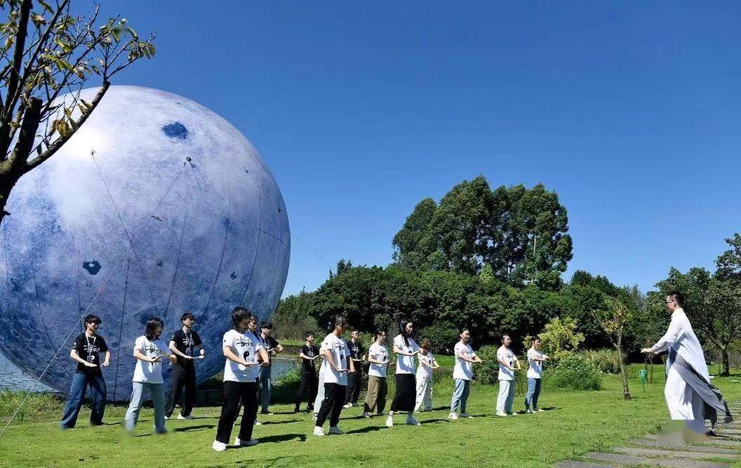 “超级月亮”、汉服秀、现场演出……快来打卡成都双流中心公园，体验东方生活美学