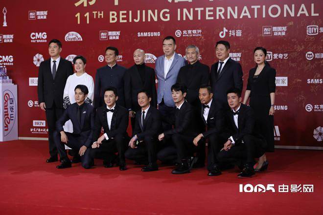 北影|陈凯歌吴京携《长津湖》主创 亮相北影节开幕红毯