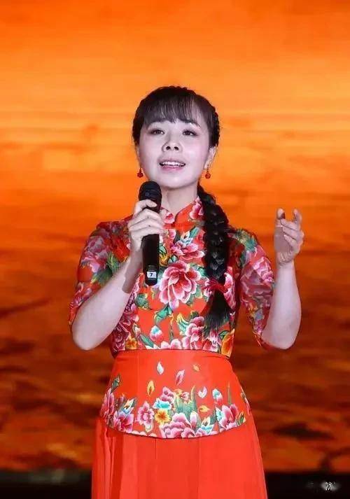 讨人喜欢的农民歌手,是朱之文,是王二妮,还是她(他)?