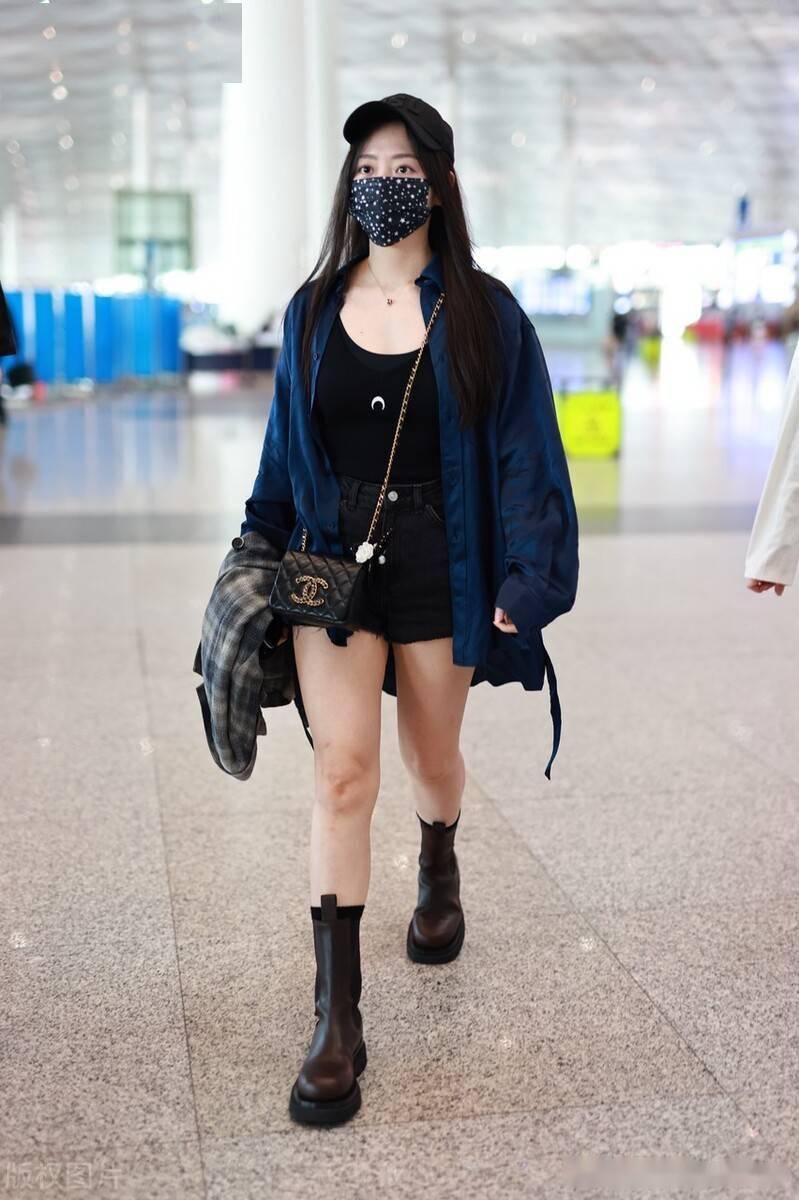 2021年9月20日,张凯颖机场街拍.