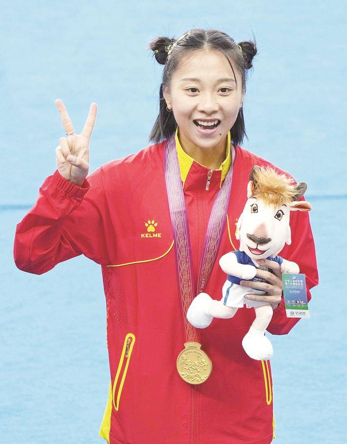 会田径项目女子百米决赛中,福建队选手葛曼棋以11秒22的成绩夺得冠军
