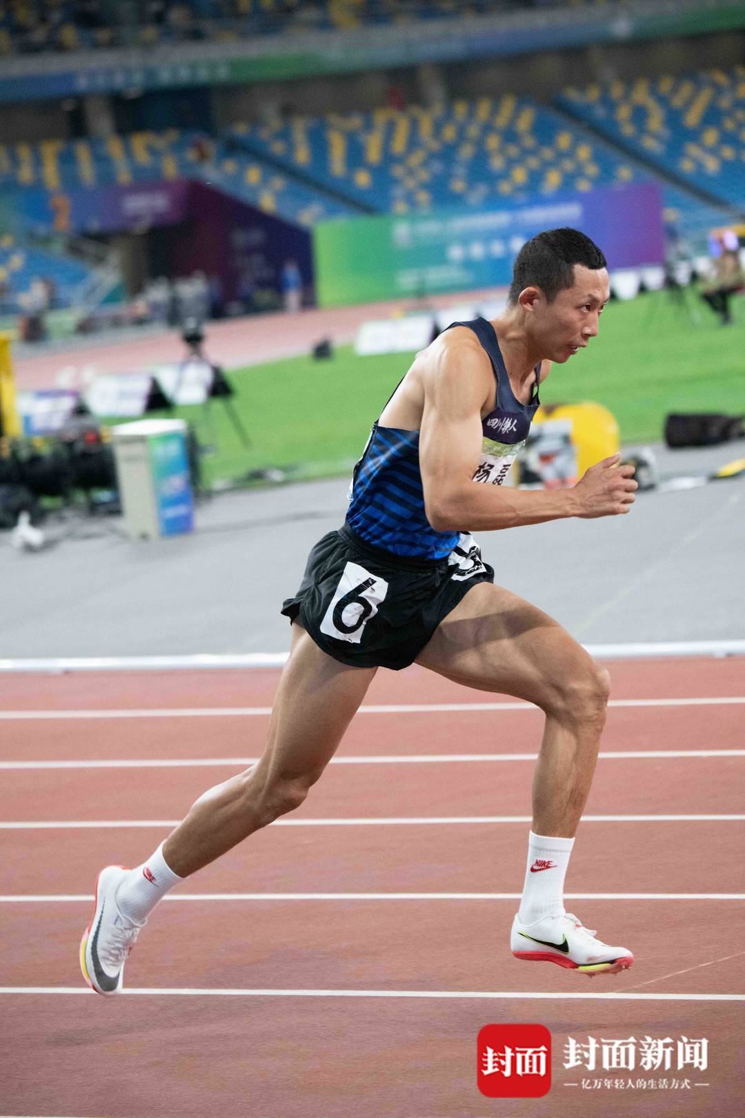 起飞图片聚焦四川杨磊田径400米夺金一刻