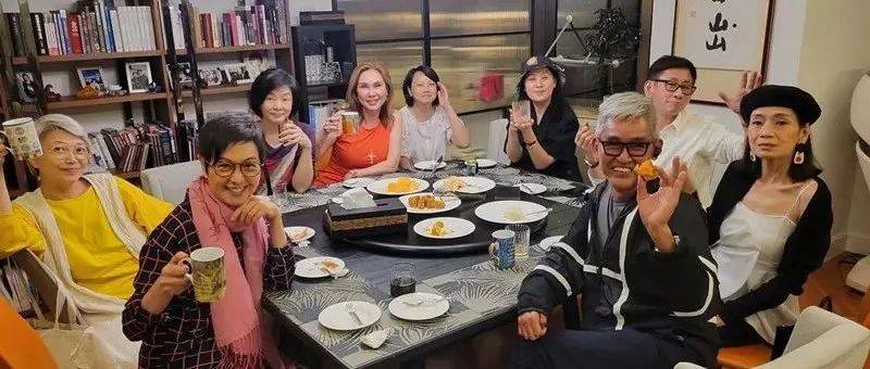 廖启智去世6个月!妻子与一众TVB花旦过中秋,走出阴霾展露笑颜_廖安丽