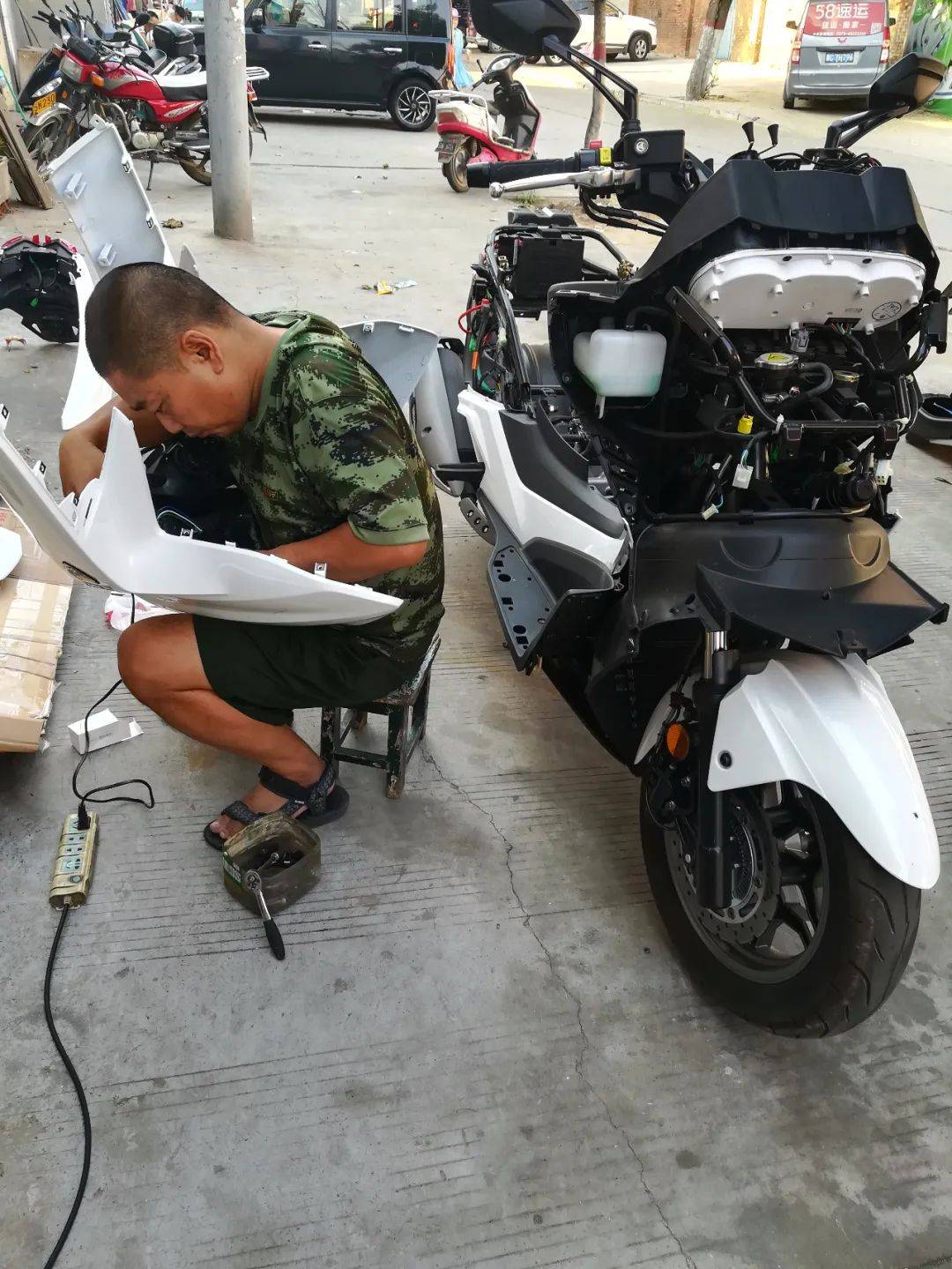 走进修理店探访基层摩托车维修行业