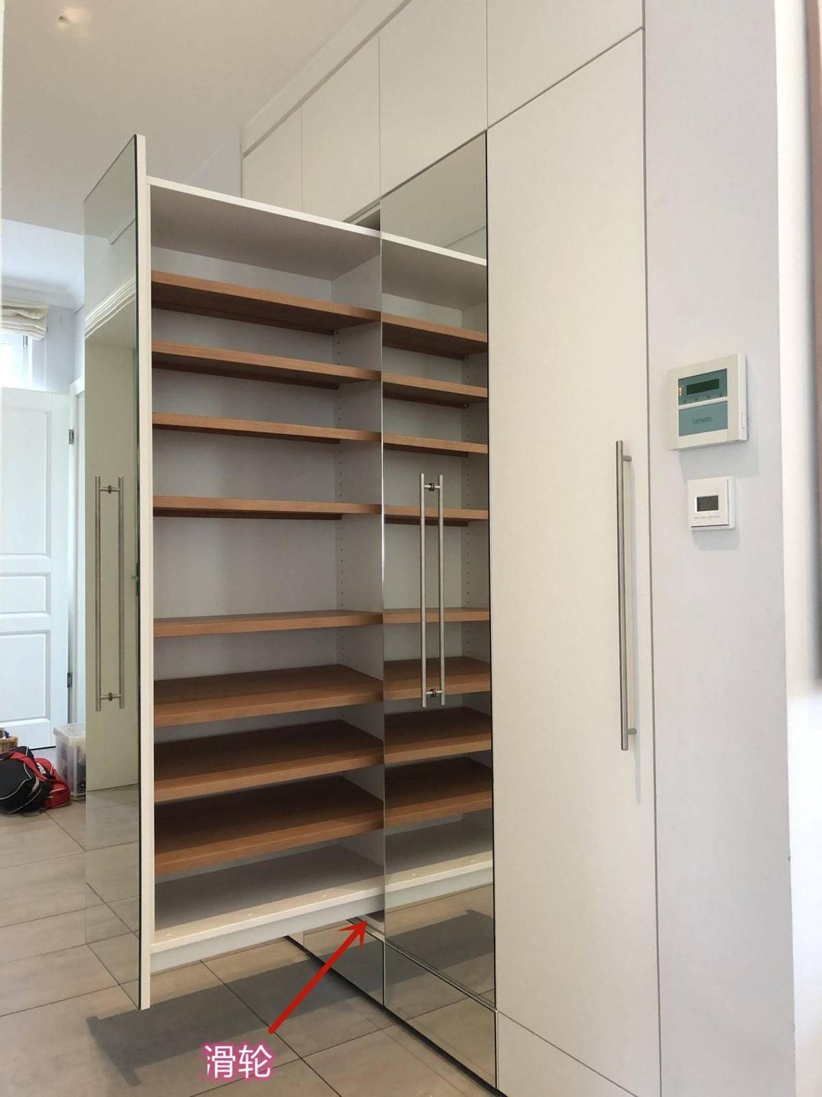 家里杂物太多试试轮滑抽拉柜比一般的储物柜还好用5倍