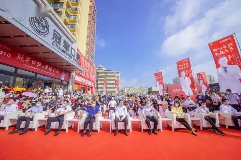 临沂军分区原政治部主任盛建伟,临沂市慈善总会副会长王连正,兰山区