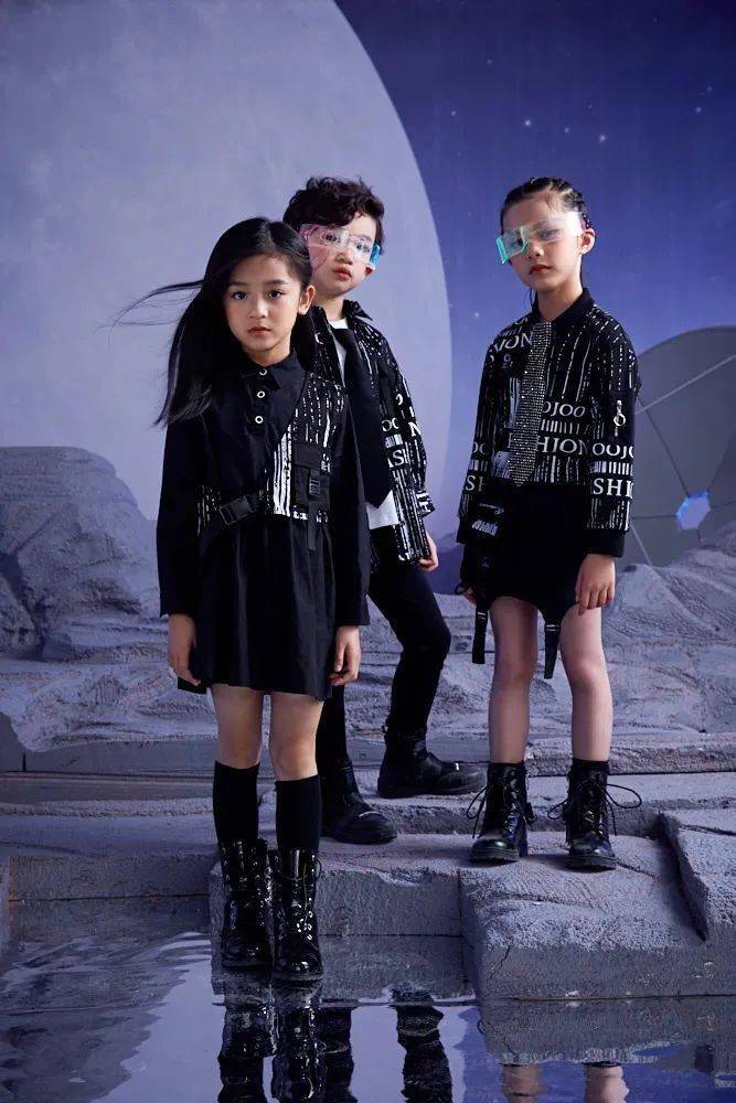 童趣 S/S2022深圳时装周｜JOJO KIDS久久童装：黑白交错，童趣国潮