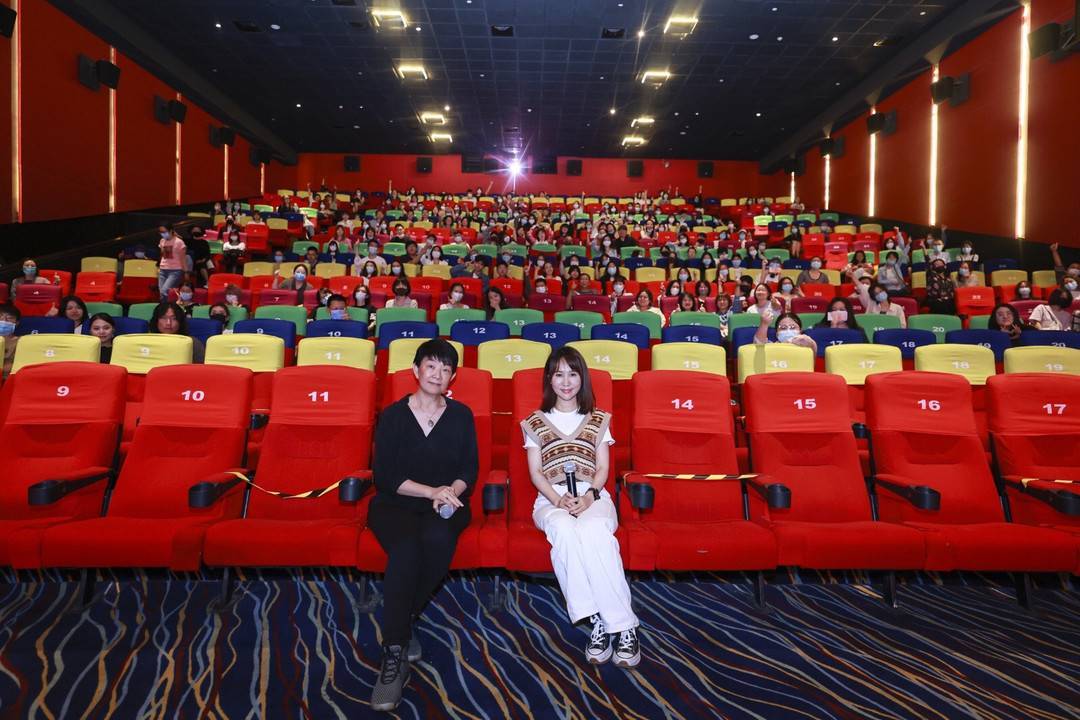 北影|纪录都市女性寻爱记，导演：谈恋爱让人浴火重生｜直击北影节