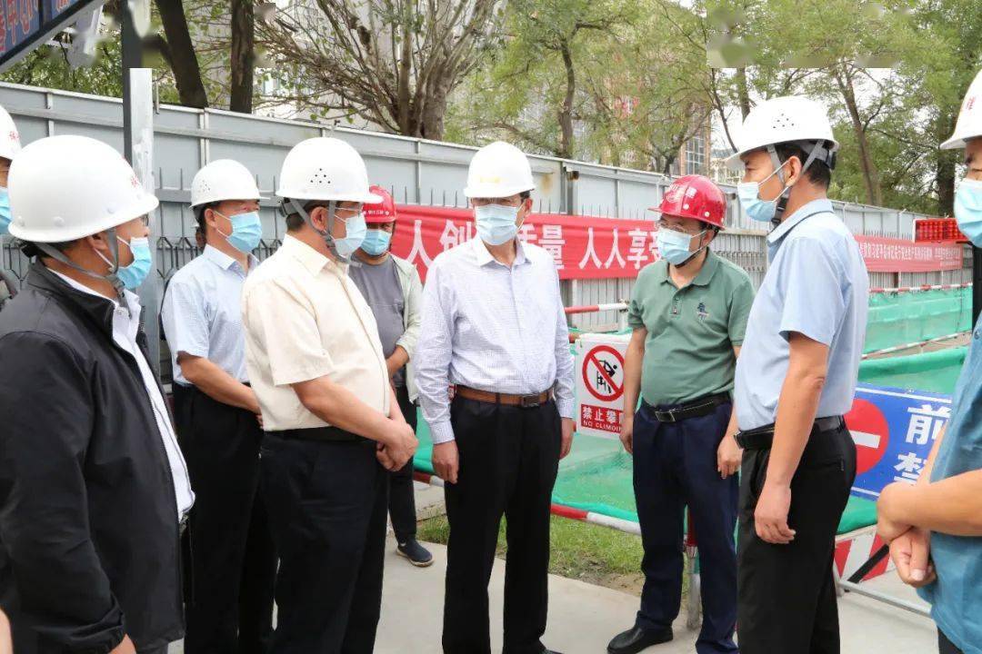 常务副校(院)长蒋文龄调研学员食堂住宿楼项目建设情况