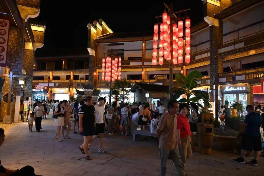 太哇塞了吧鹰潭这个新晋网红景区每晚上演嫦娥奔月现场盛况一睹为快