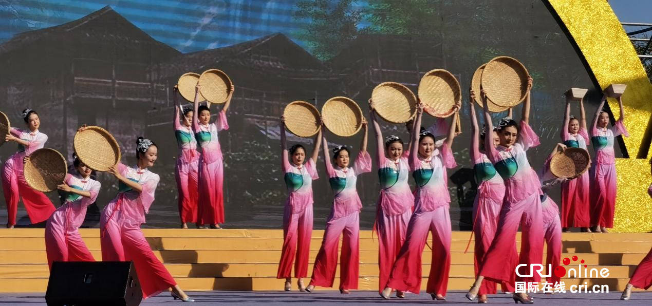 朝鲜族舞蹈苹果丰收图片