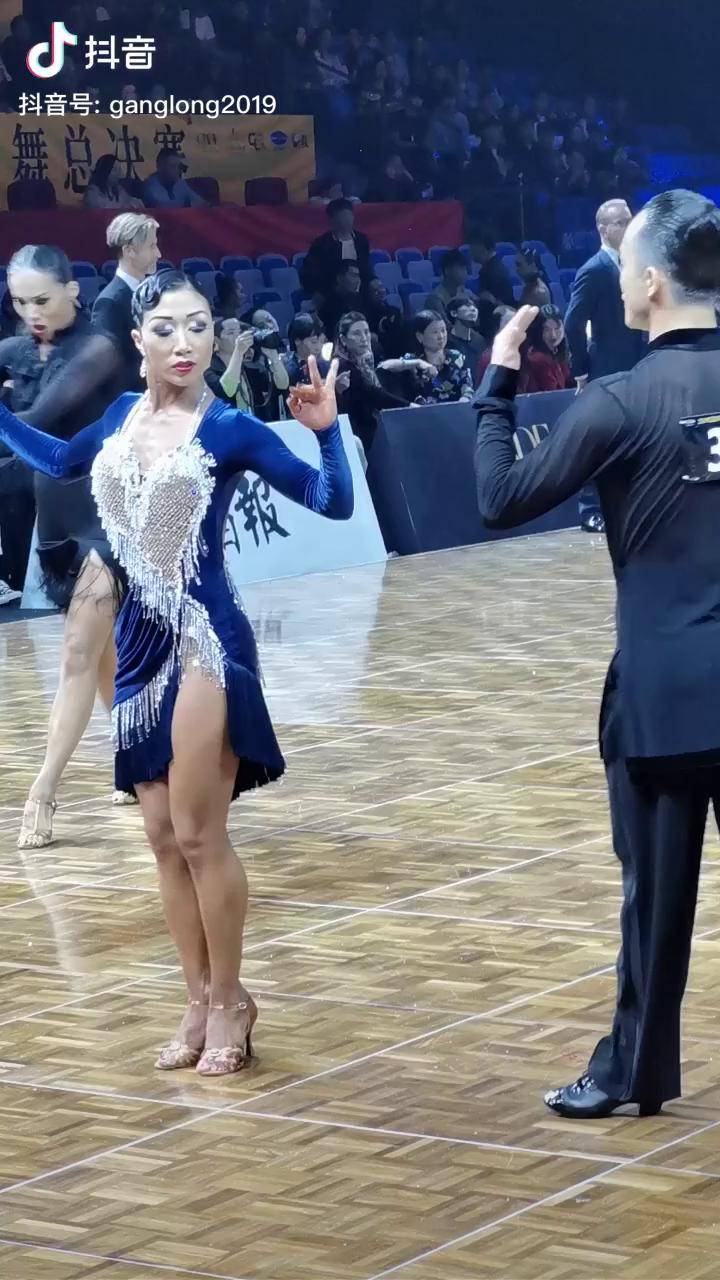 拉丁舞职业组冠军李玓赵蕾脑袋里都是她的味道状态满满深圳港龙拉丁舞