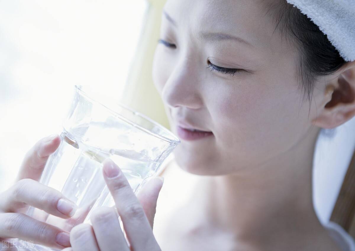 早上起床后就喝水是在喝细菌吗答案公布与你想的一样吗