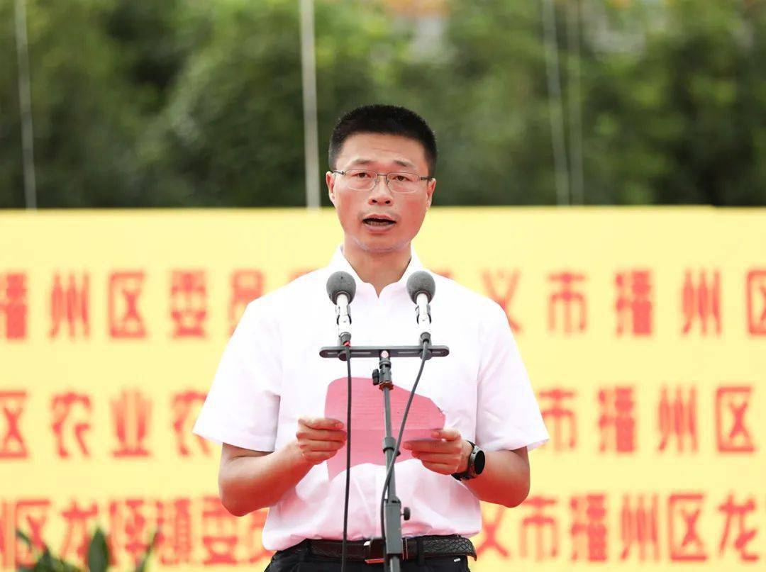 区人大常委会主任罗仕国,区领导赵军,李永生,黄家海,侯登江出席活动.