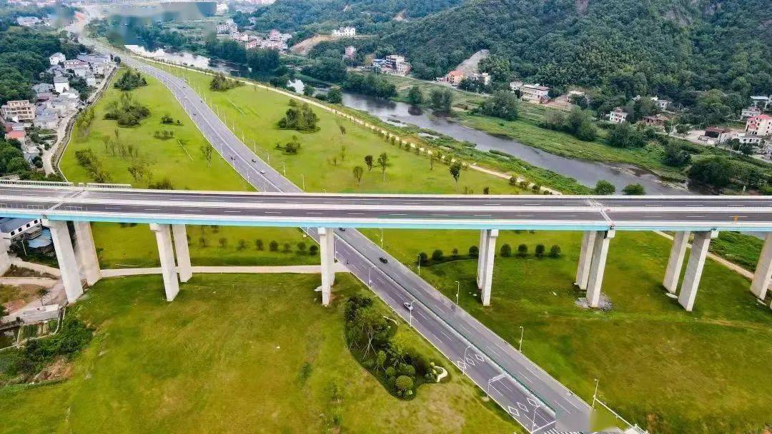 所有莲花县人民:为庆祝萍莲高速即将全线通车,9月28日—9月30日期间