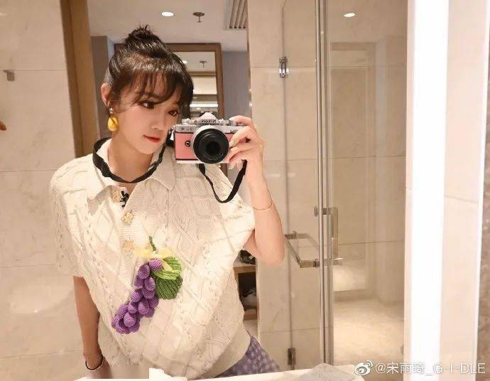 秦俊杰吸血前女友?黄子韬荒废事业?宋雨琦综艺翻车?刘惜君借蓝台翻身?