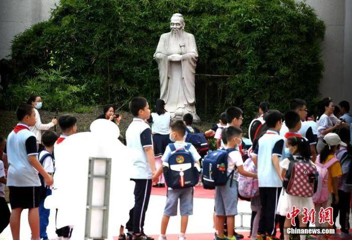 中国东西问 | 汉学家万百安：美国最高法院门楣为何有孔子像？