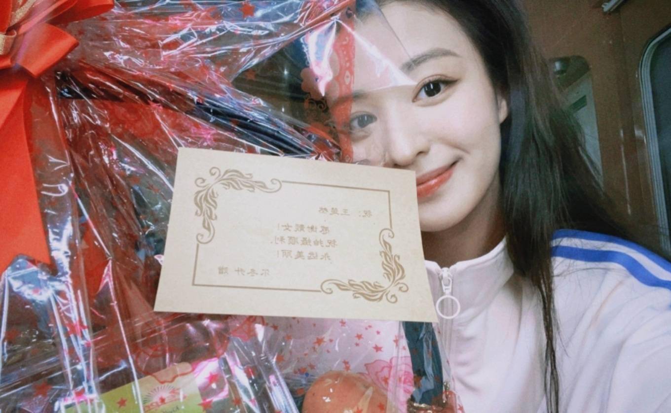 对比|95花实绩对比:关晓彤被反超,宋祖儿作品少,赵露思一骑绝尘