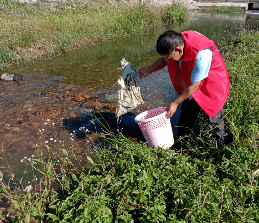 河道巡查力度,建立健全河道管护长效机制,努力实现河渠水面无垃圾漂浮