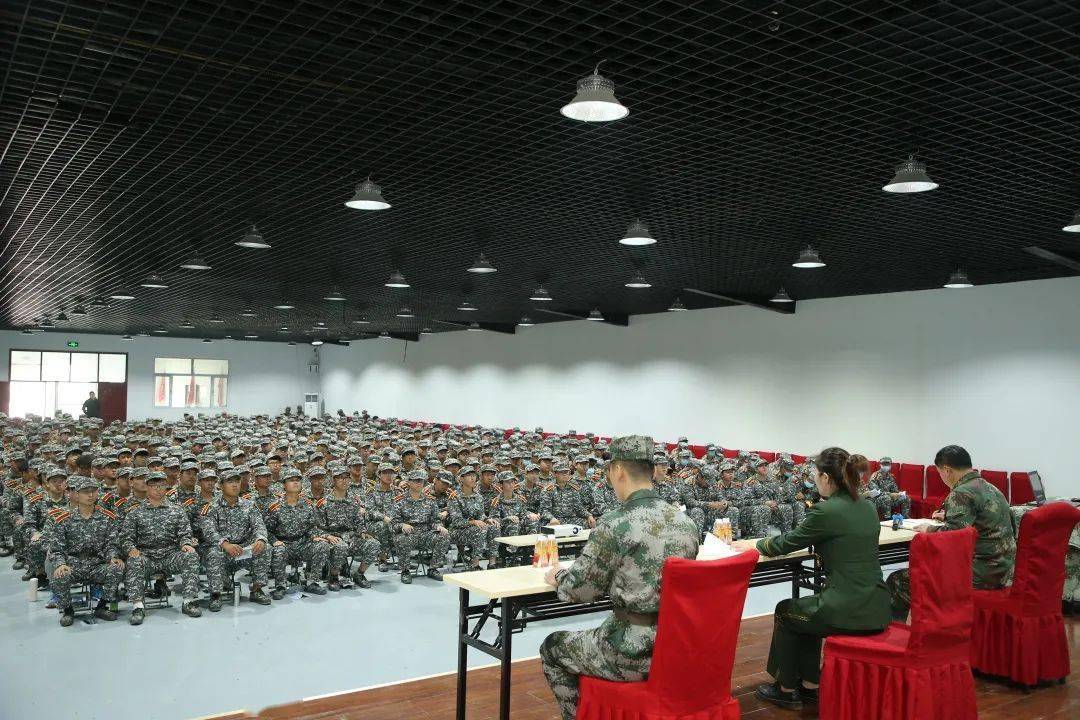 军训进行时征兵宣讲进课堂爱军习武铸军魂