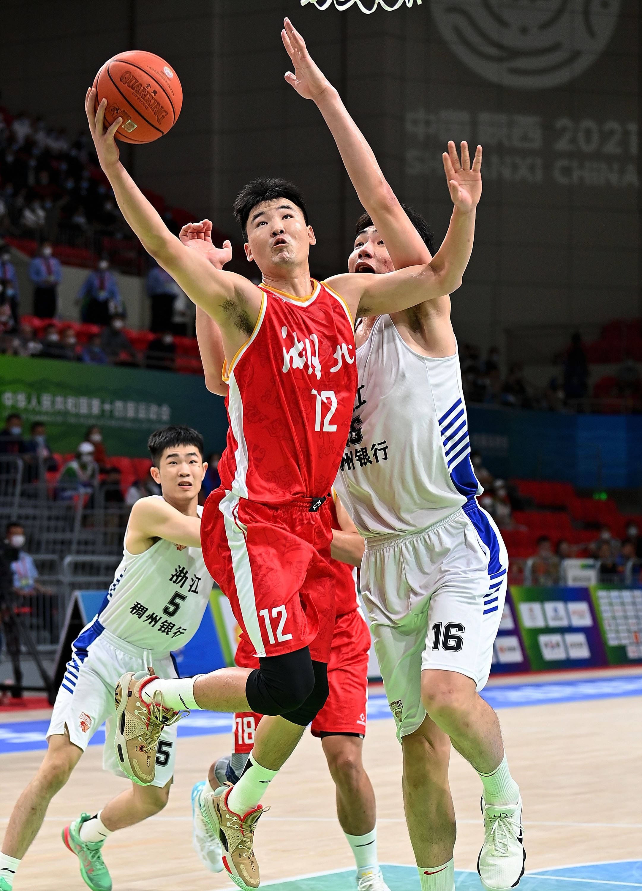 孙凡越 摄当日,在陕西铜川举行的第十四届全运会五人制篮球男子22岁