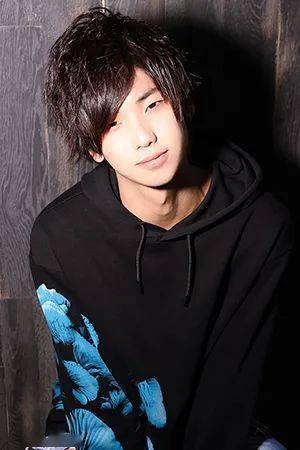 琉月(这颜值,姐妹你图什么)随着聊天的深入,也伴随着牛郎琉月的高超的