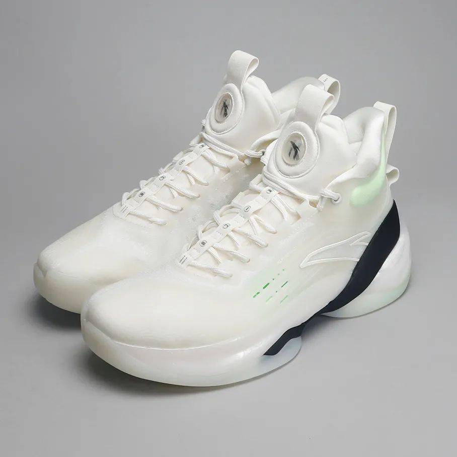 快传开箱 | kt7 留白 安踏氮科技加持_图左