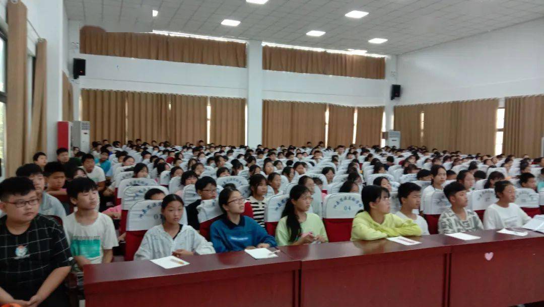 讲座学习了《泗县思源实验学校礼仪常规要求《学生食堂就餐礼仪》