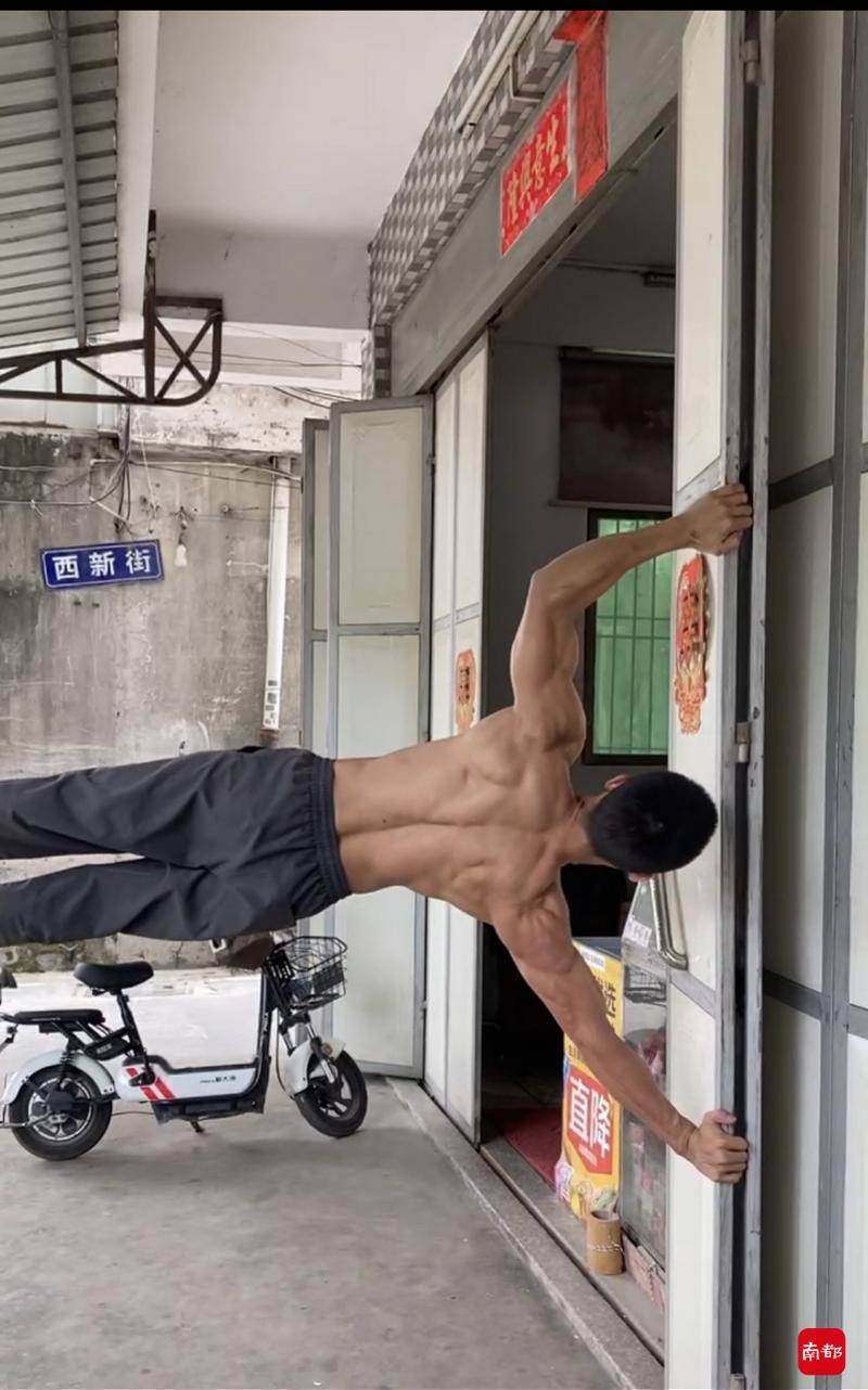 机器运行|汕头90后工人厂房内健身练出8块腹肌！称是看视频自学的