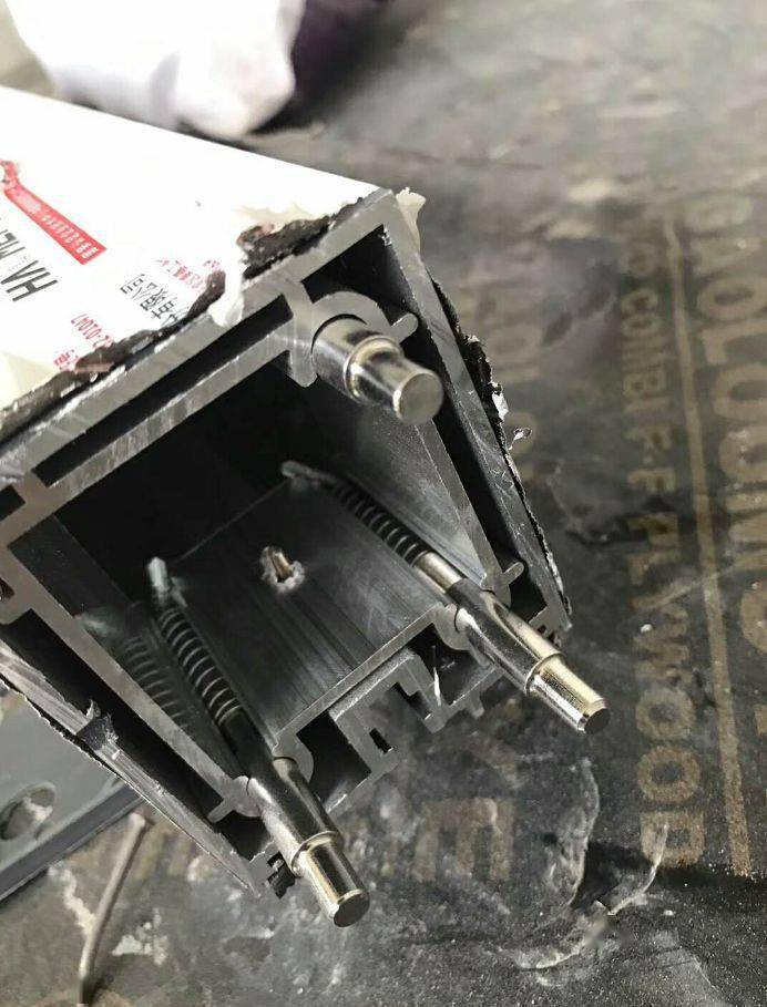 玻璃幕墙横梁立柱弹簧钢销新型连接施工技术