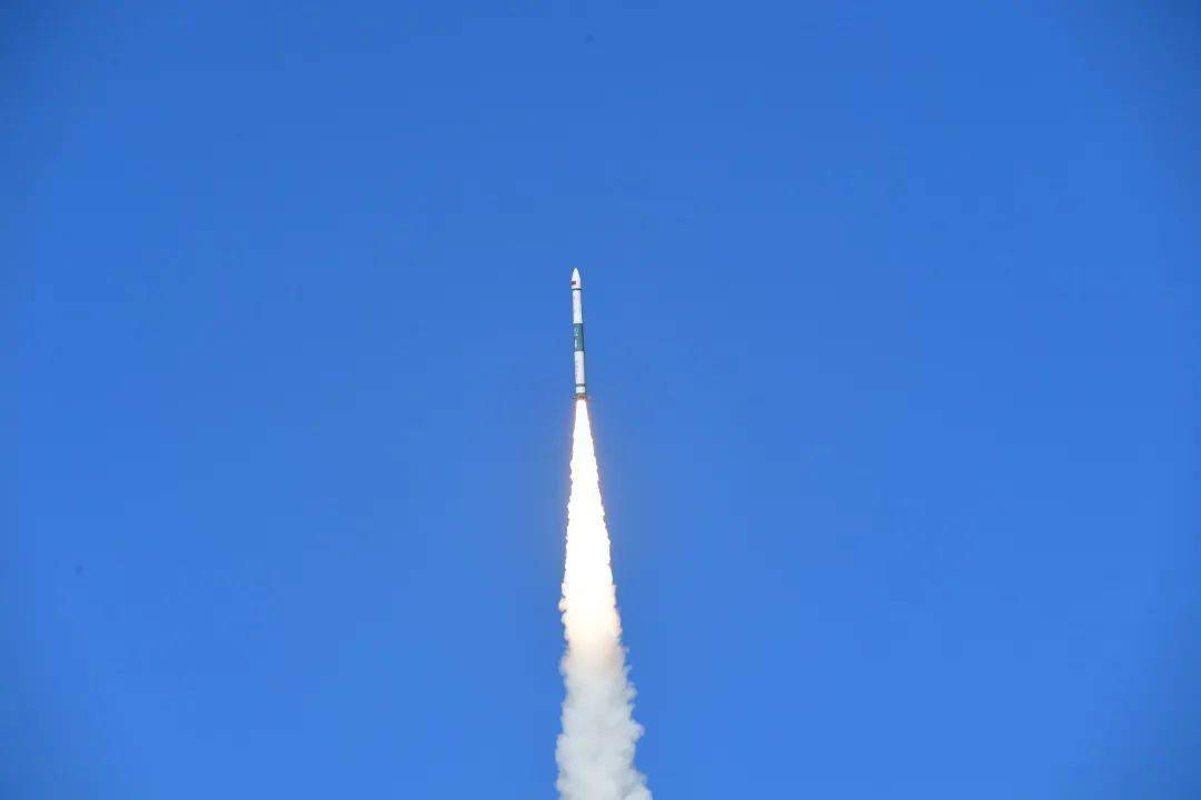 发射成功新洲造火箭一飞冲天