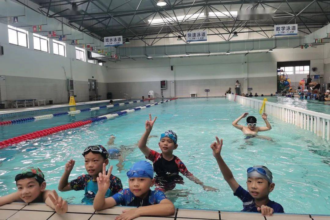 泳往直前实验小学玉湖校区开展游泳进校园活动