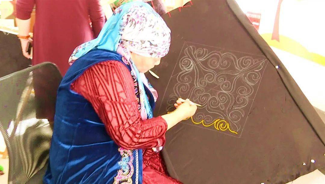 刺绣 【非遗文化】阿克塞县举办“巾帼巧手·绣美阿克塞” 迎国庆哈萨克族刺绣比赛