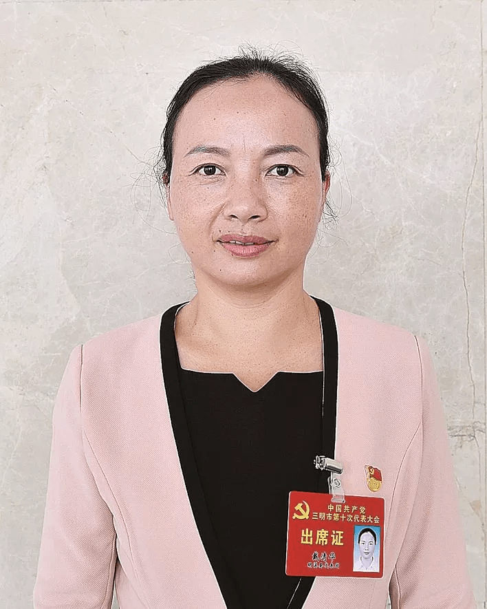 争当乡村振兴再出发的"排头兵"周丽琴表示,"回去后,我要把这次党代会