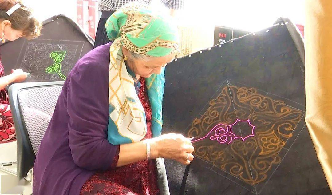 刺绣 【非遗文化】阿克塞县举办“巾帼巧手·绣美阿克塞” 迎国庆哈萨克族刺绣比赛
