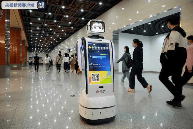 乘客|北京轨道交通首个车站智能服务机器人“上岗“！可问询可带路
