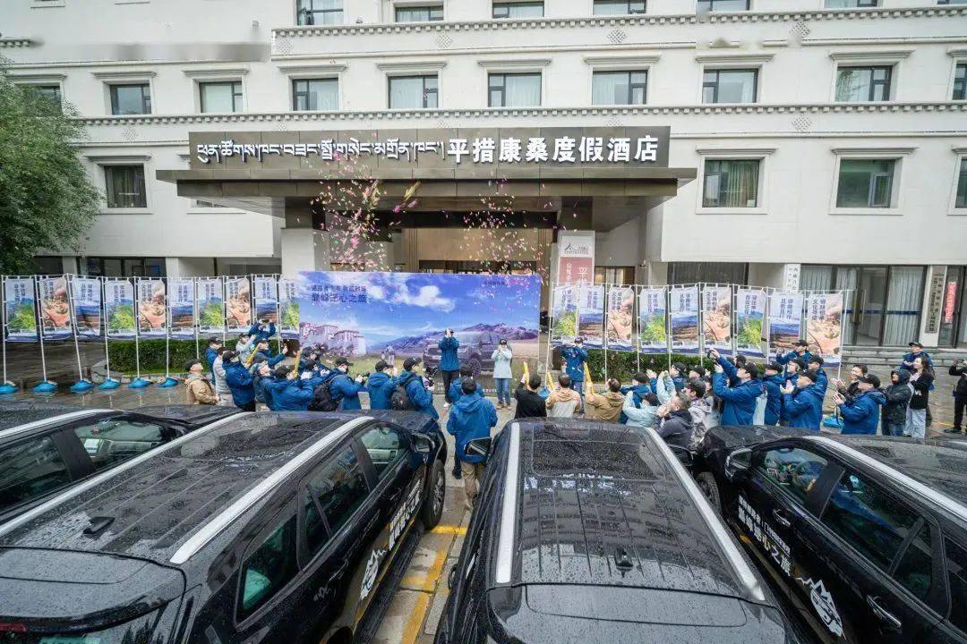 我们在拉萨住的平措康桑富氧国际度假酒店和日喀则的乔穆朗宗酒店都是