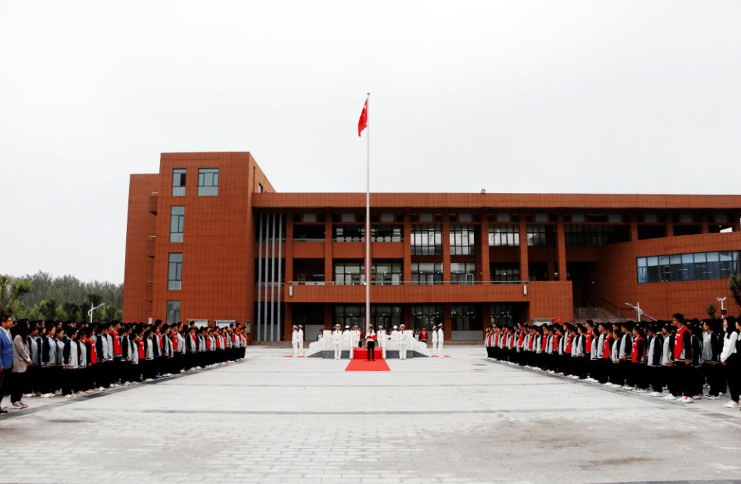 德州一中举行立强国志做时代新人主题升旗仪式
