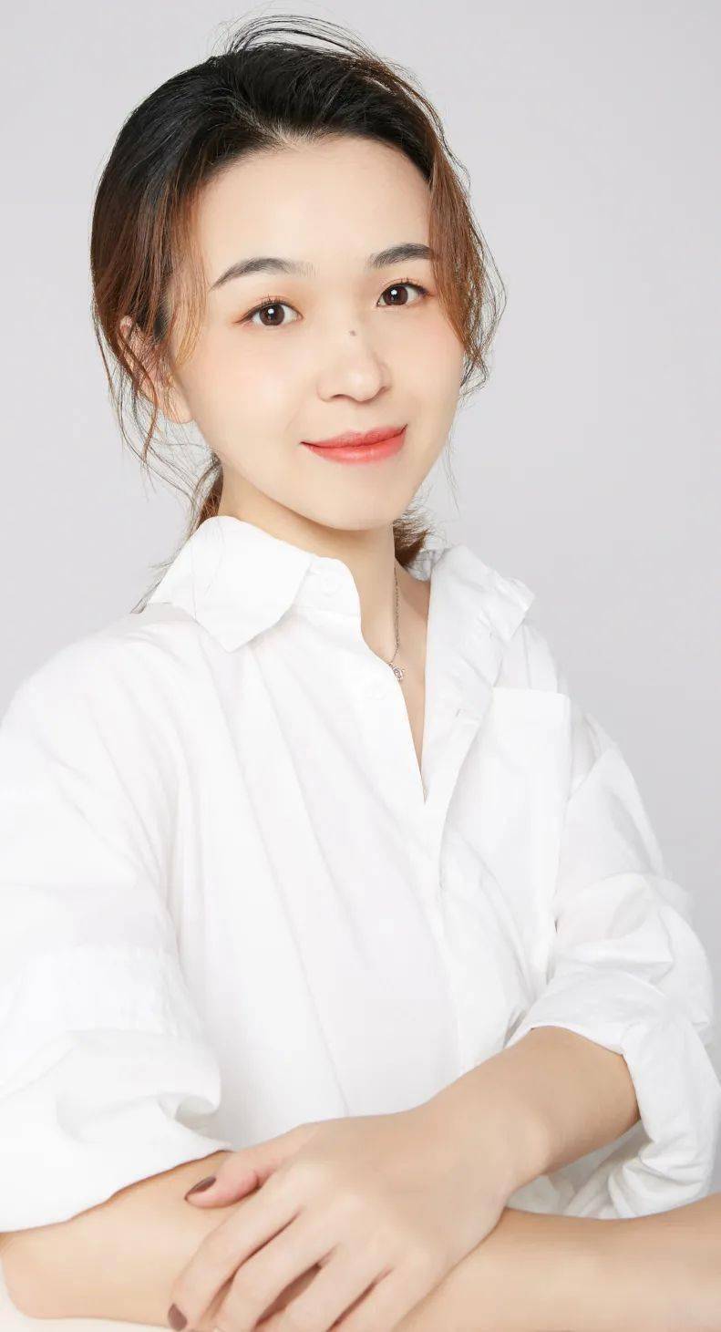 荣获本届杯赛三等奖的3位老师易车(高中,生物)王雪珊(高中,英语)杜