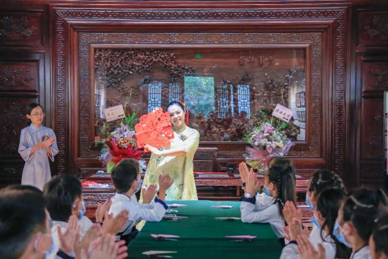 复活|非遗传承人饶宝莲复活失传之剪纸技艺走进岭南和园