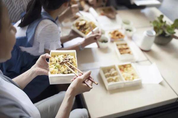 颈部|这些“毁健康”的行为，你可能每天都在做......