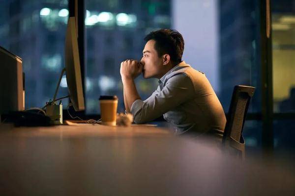 颈部|这些“毁健康”的行为，你可能每天都在做......