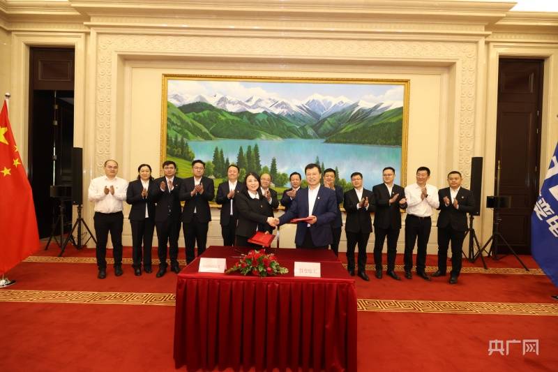 中建新疆建工与特变电工签订战略合作协议