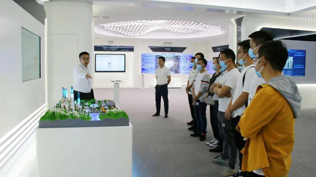 拓展视野 提升能力 |团委组织参观华为成都研究所