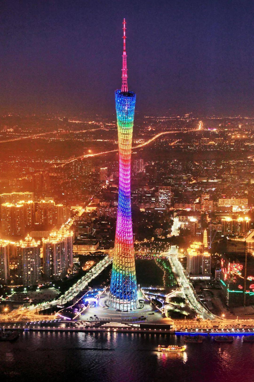天线桅杆高146米,总高度600米; 是中国第一高塔,同时也是国家aaaa级