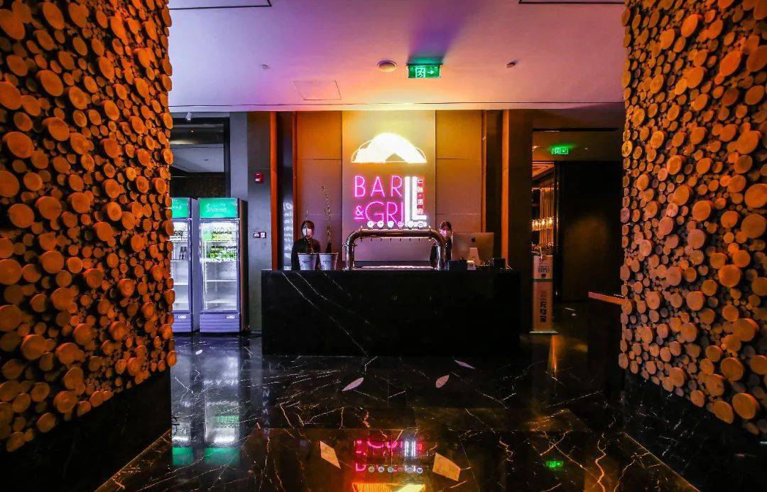 "这家蓝带露天餐厅终于开了,福州还没有!