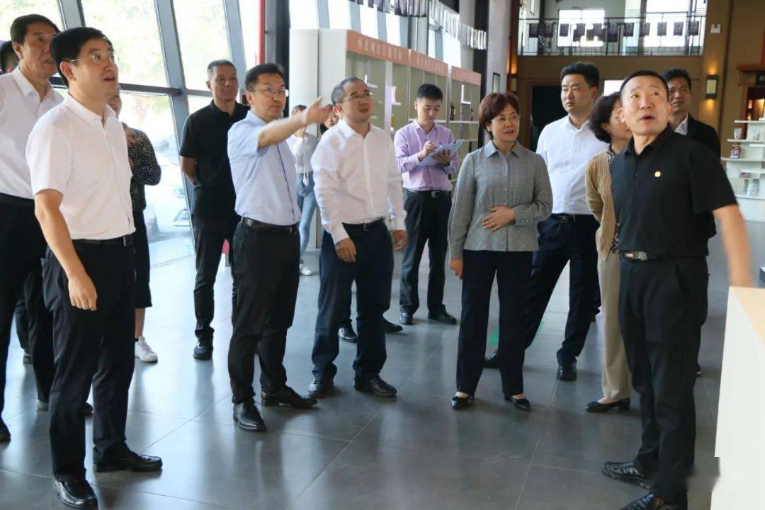 副市长王飞来我县调研电子商务发展工作,县委书记蒲春侠,县长姚俊峰