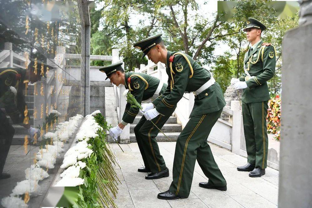 我州舉行向革命烈士敬獻花籃儀式劉文新黃興文鄧家富陳國芳等參加