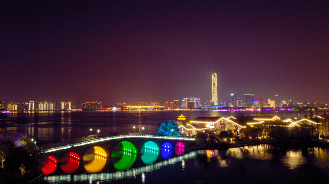 来全国夜间经济示范街李公堤逛夜市