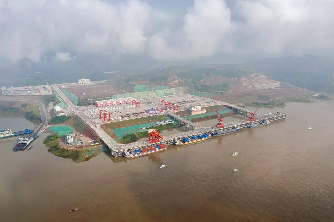 长江上游首个万吨级码头重庆新生港今日开港